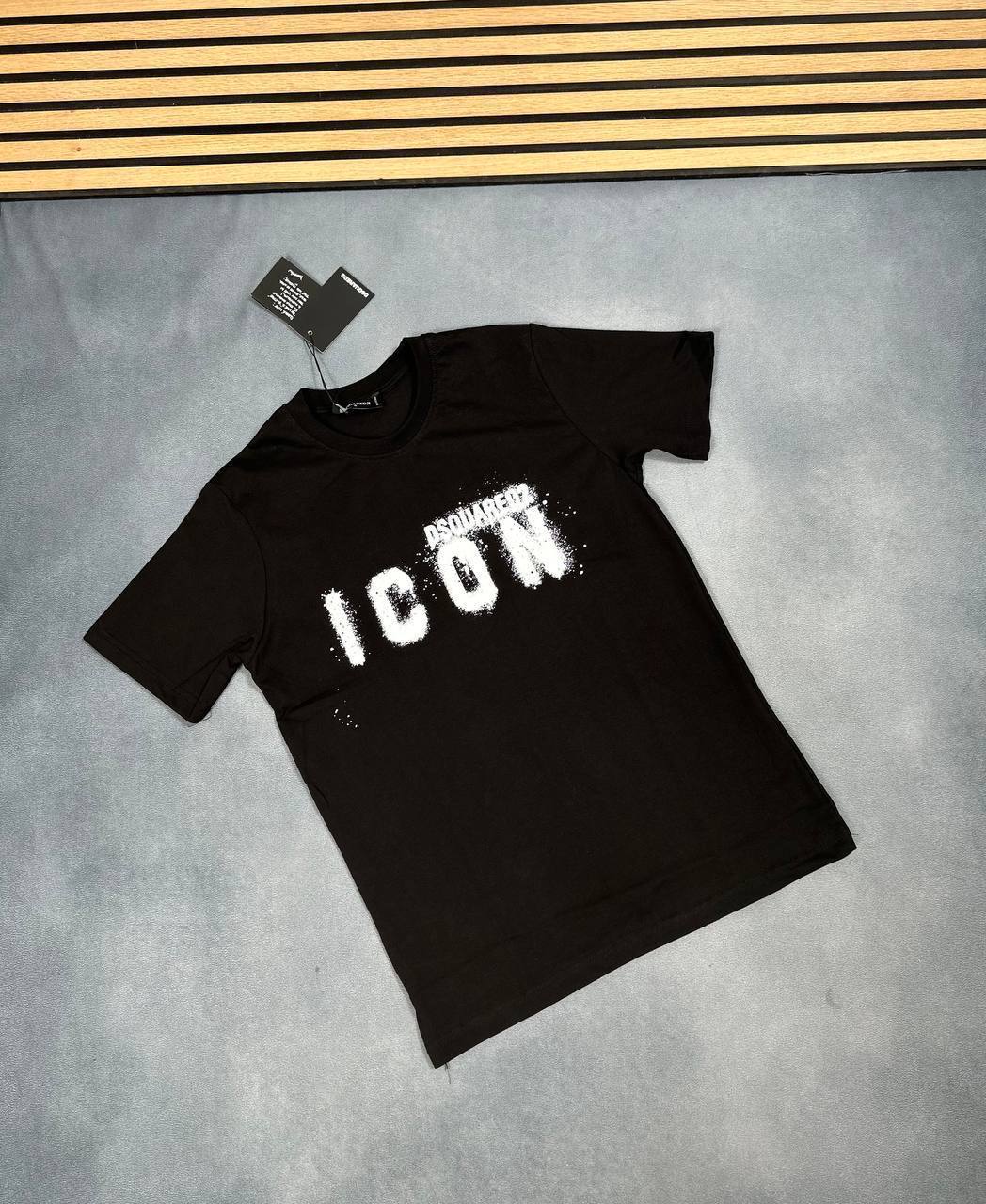 Dsquared2 Men's Icon Spray Logo-Print T-Shirt UK Reps AAA Quality