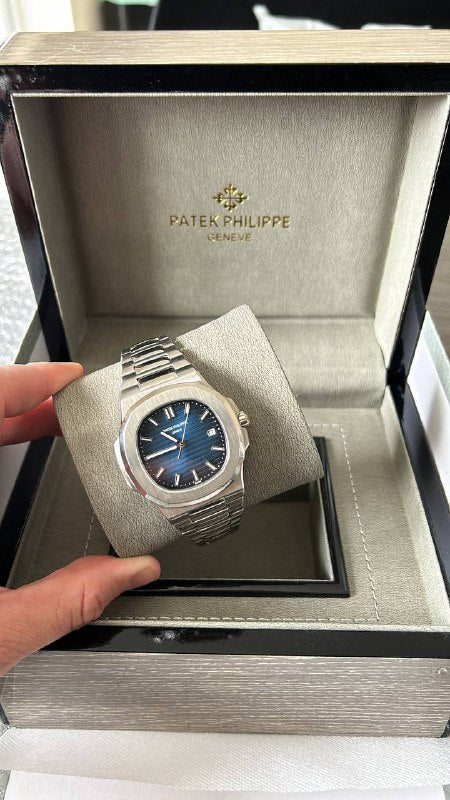 Patek Philippe Nautilus Date 40mm – Blue Embossed Dial – Stainless Steel/White Gold UK Reps AAA Quality