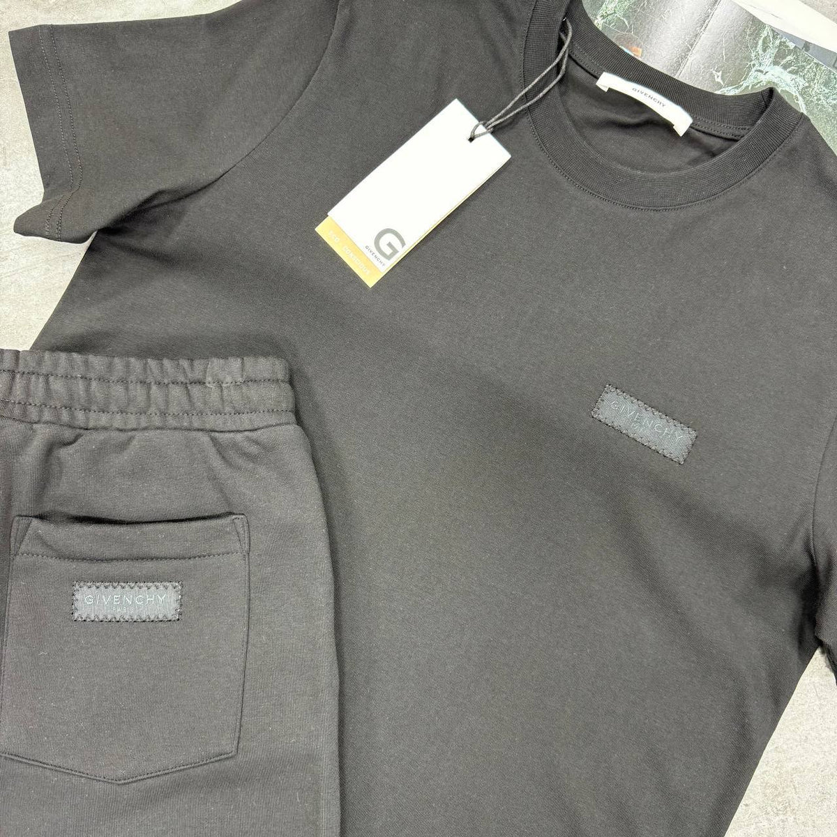Givenchy Logo-Patch T-Shirt & Shorts Set AAA Quality UK Reps