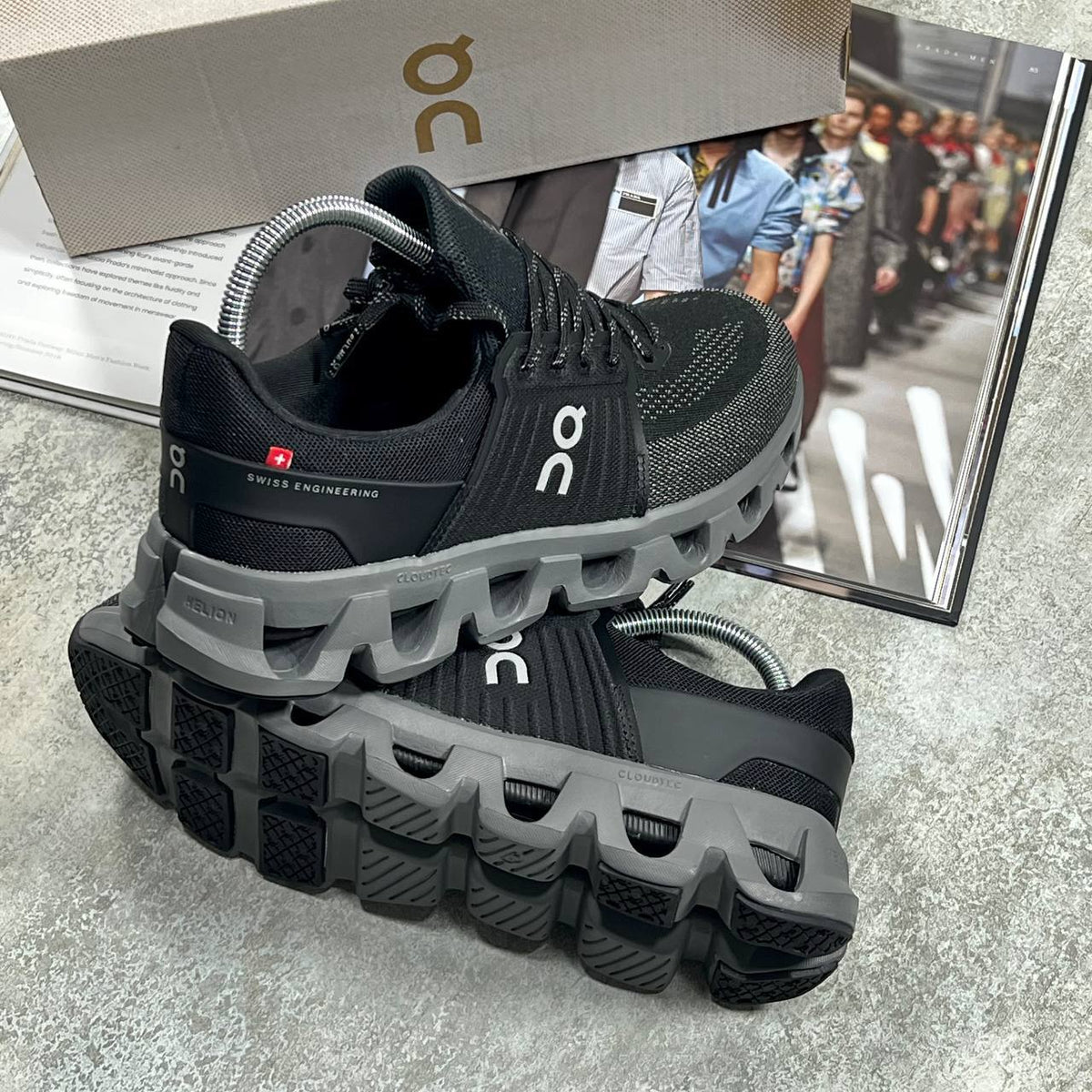 On CloudsWift 4 AD Trainers in Black / Rock SuperClone Quality UK Reps