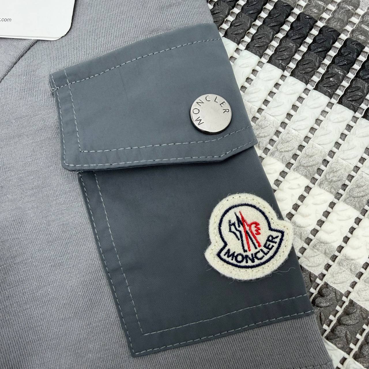Moncler Crewneck Arm Pocket Logo T-Shirt Mens in Multiple Colors Best Sale UK Reps AAA Quality