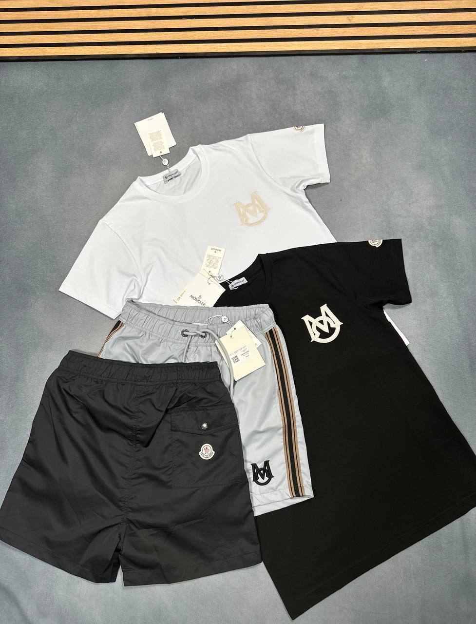 Moncler Logo-Patch T-Shirts & Shorts Sets Mens Short Sleeves Round Neck Best Sale UK Reps AAA Quality