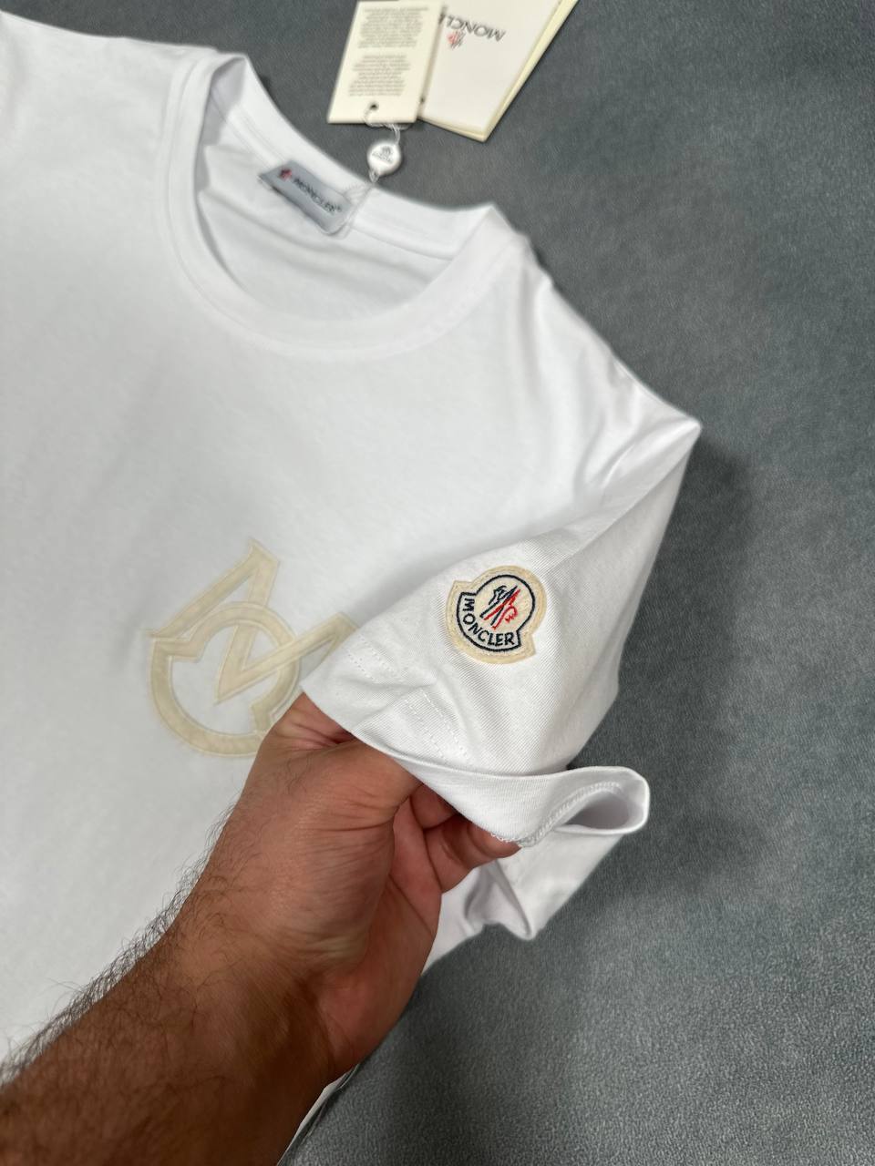 Moncler Logo-Patch T-Shirts Mens Short Sleeves Round Neck Best Sale UK Reps AAA Quality