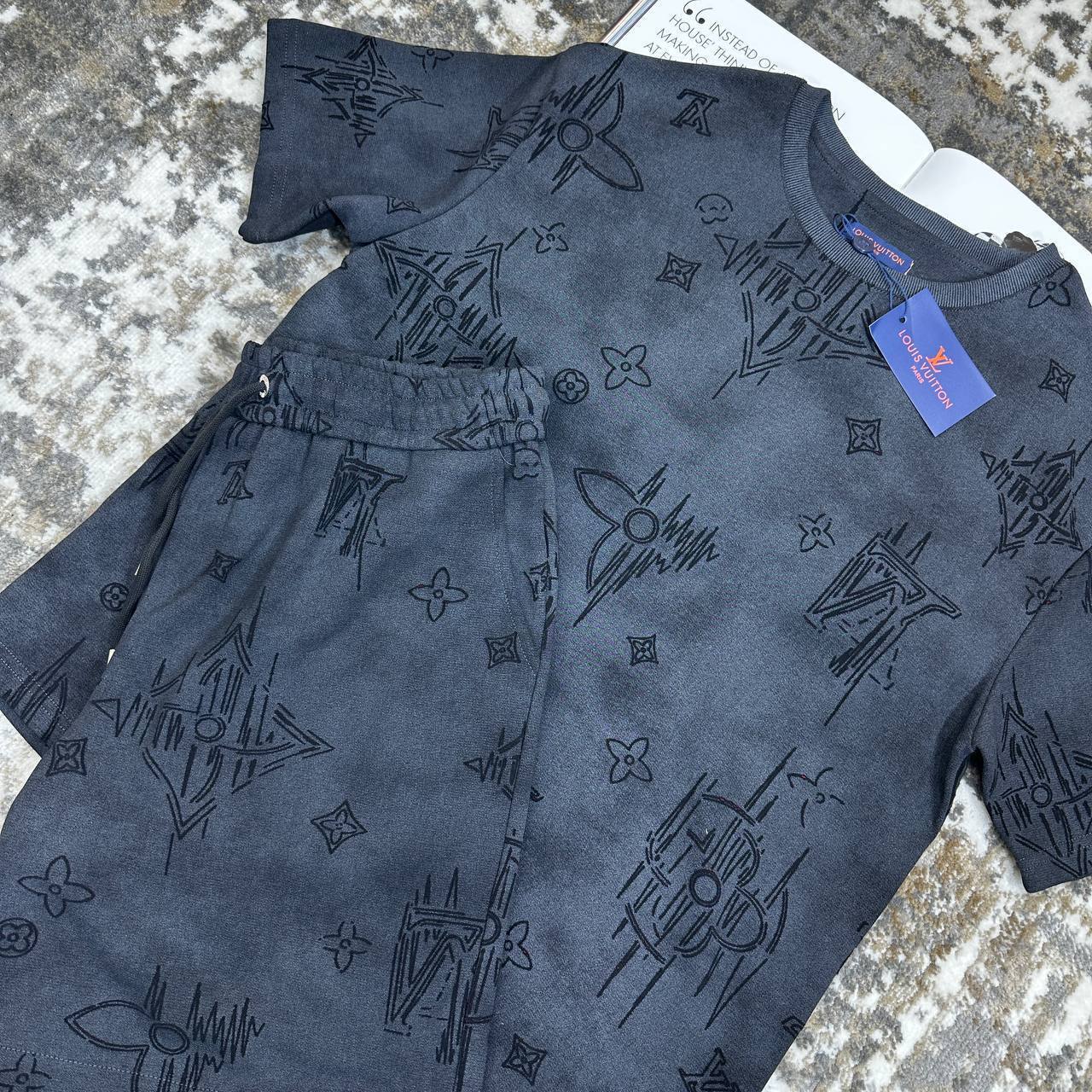 Louis Vuitton Summer New Men's Outdoor Leisure 3D Printed Round Neck T-Shirts & Shorts Set Mens UK Reps AAA Quality