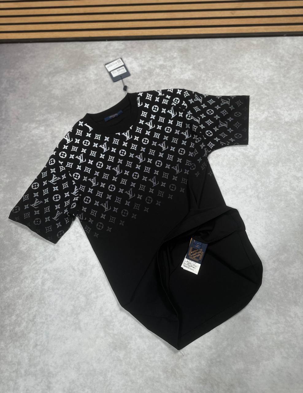 Louis Vuitton Gradient T Shirt LV SE Logo Short Sleeve Tee Shirt Monogram Black For MEN