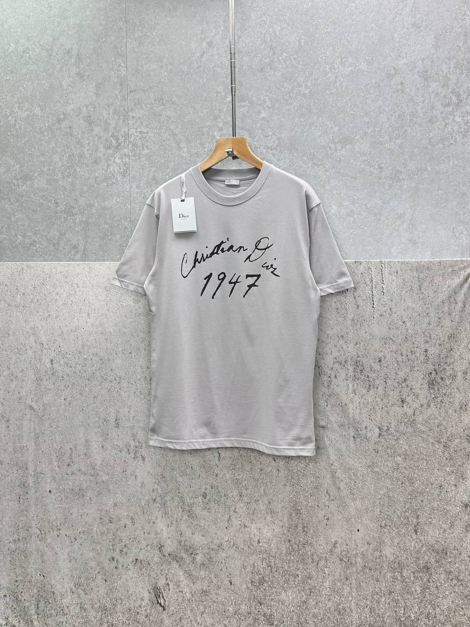 Christian Dior 1947 Handwritten Relaxed Fit T-Shirts Mens in 2 Colors UK Reps AAA Quality