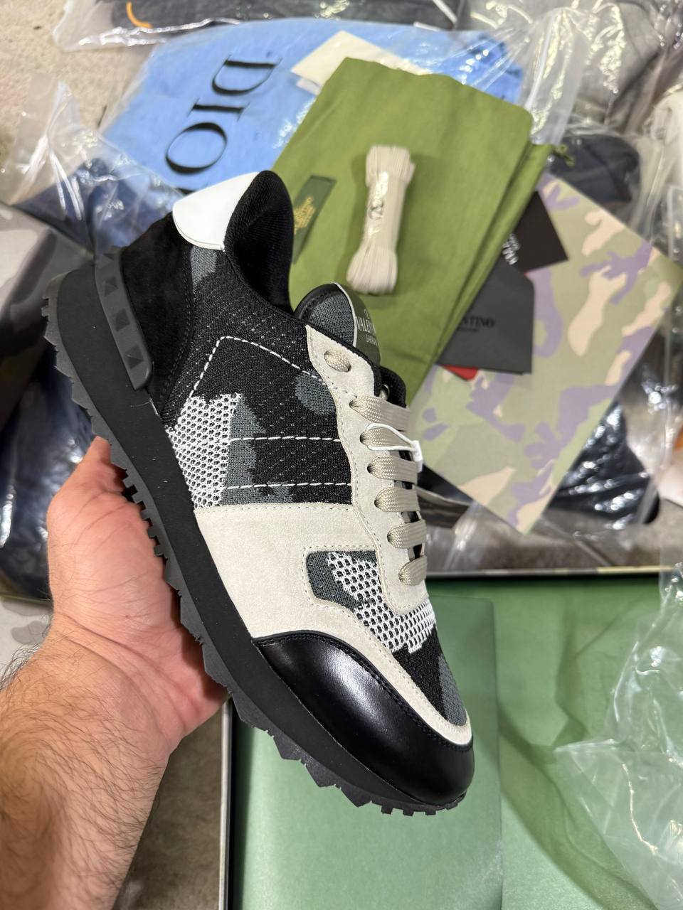 Valentino Rockrunner Black And Grey Garavani Mens Trainers UK Reps AAA Quality