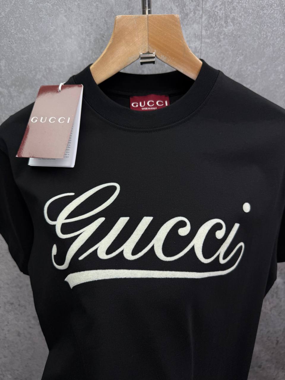 Gucci Men's Script Logo Crew Neck T-Shirts in 2 Colors UK Reps AAA Quality