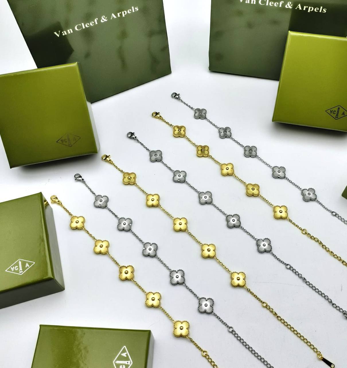 Van Cleef & Arpels 5 Motifs Full Diamonds Clover Womens Bracelets in 2 Colors UK Reps AAA Quality