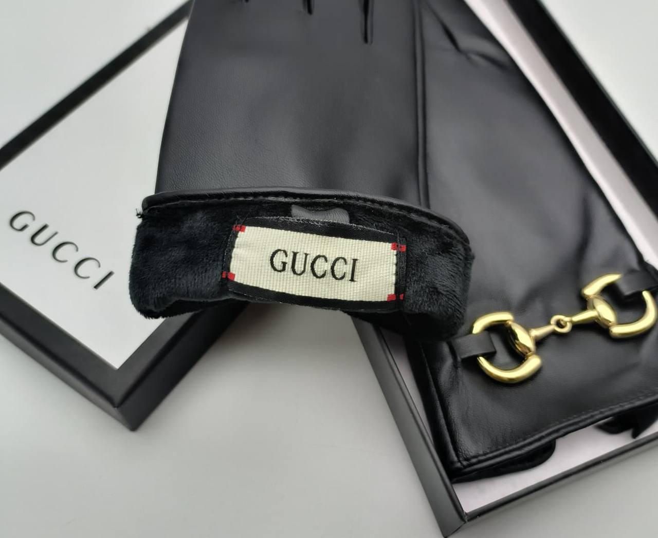 Gucci Choice Horseshoe Pu Leather Black Color Women Gloves UK Reps AAA Quality