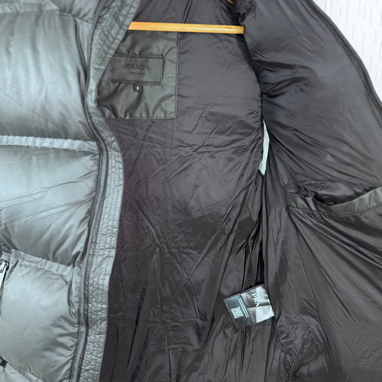 Prada Re-Nylon Padded Mens Gilets in Black Color Best Sale UK Reps AAA Quality