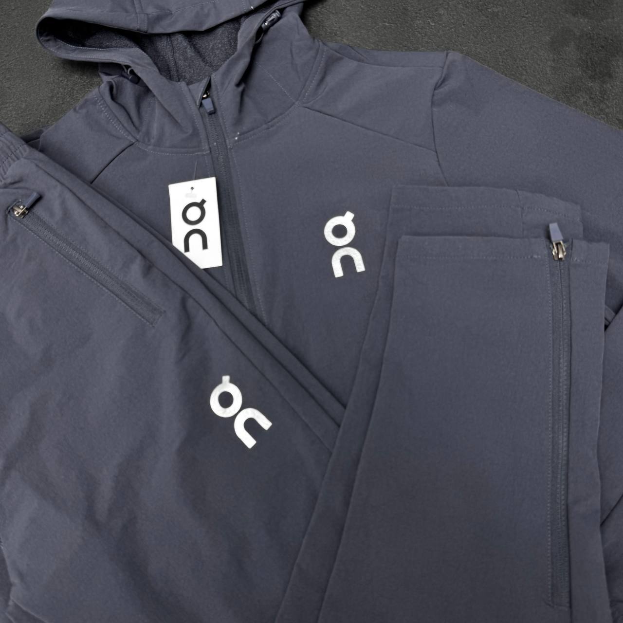 On Cloud Cargo Tracksuit Premium Quality Mens in Multiple Colors Best Sale UK Reps AAA Quality