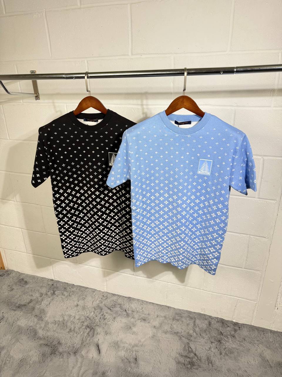 Louis Vuitton Men's Logo T-Shirts in 2 Colors Short Sleeve Stylish Reps UK AAA Quality