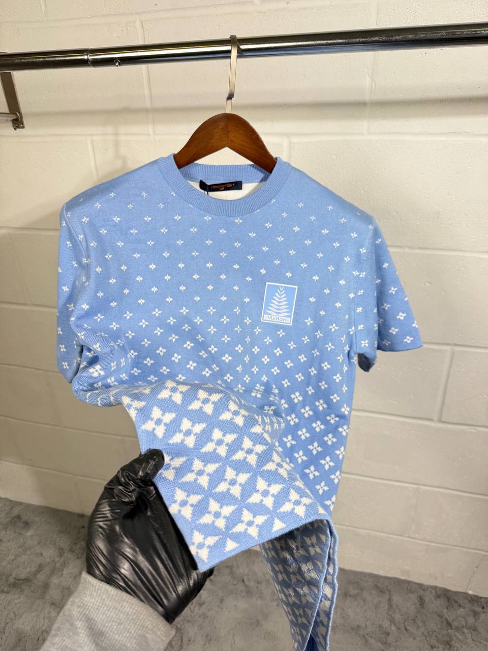 Louis Vuitton Men's Logo T-Shirts in 2 Colors Short Sleeve Stylish Reps UK AAA Quality