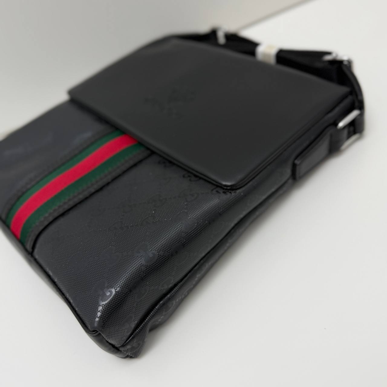 Gucci Crossbody Black & Red Stripe Messenger Style Black Bag Mens Best Sale UK Reps AAA Quality