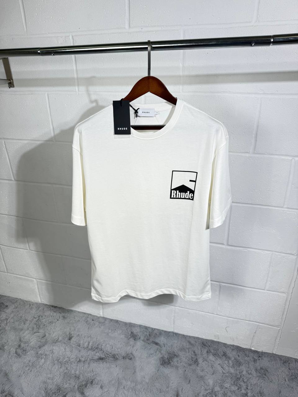 Rhude Chevron Tee White Men's Cotton Chevron Logo T-Shirts in 2 Colors UK Reps AAA Quality