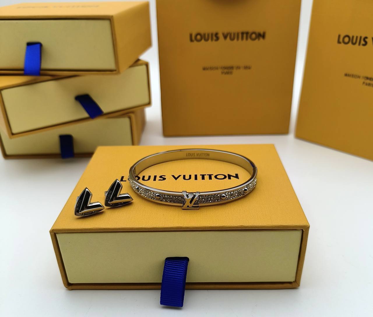 Louis Vuitton Elegant Charm Bracelets & Earrings Sets Womens Logo LV UK Reps Best Fakes AAA Quality