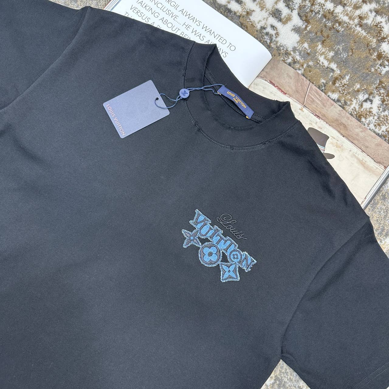 Louis Vuitton Graphic Logo Cotton T-Shirts in Black Color Mens Ready to Wear Best Sale UK Reps AAA Quality