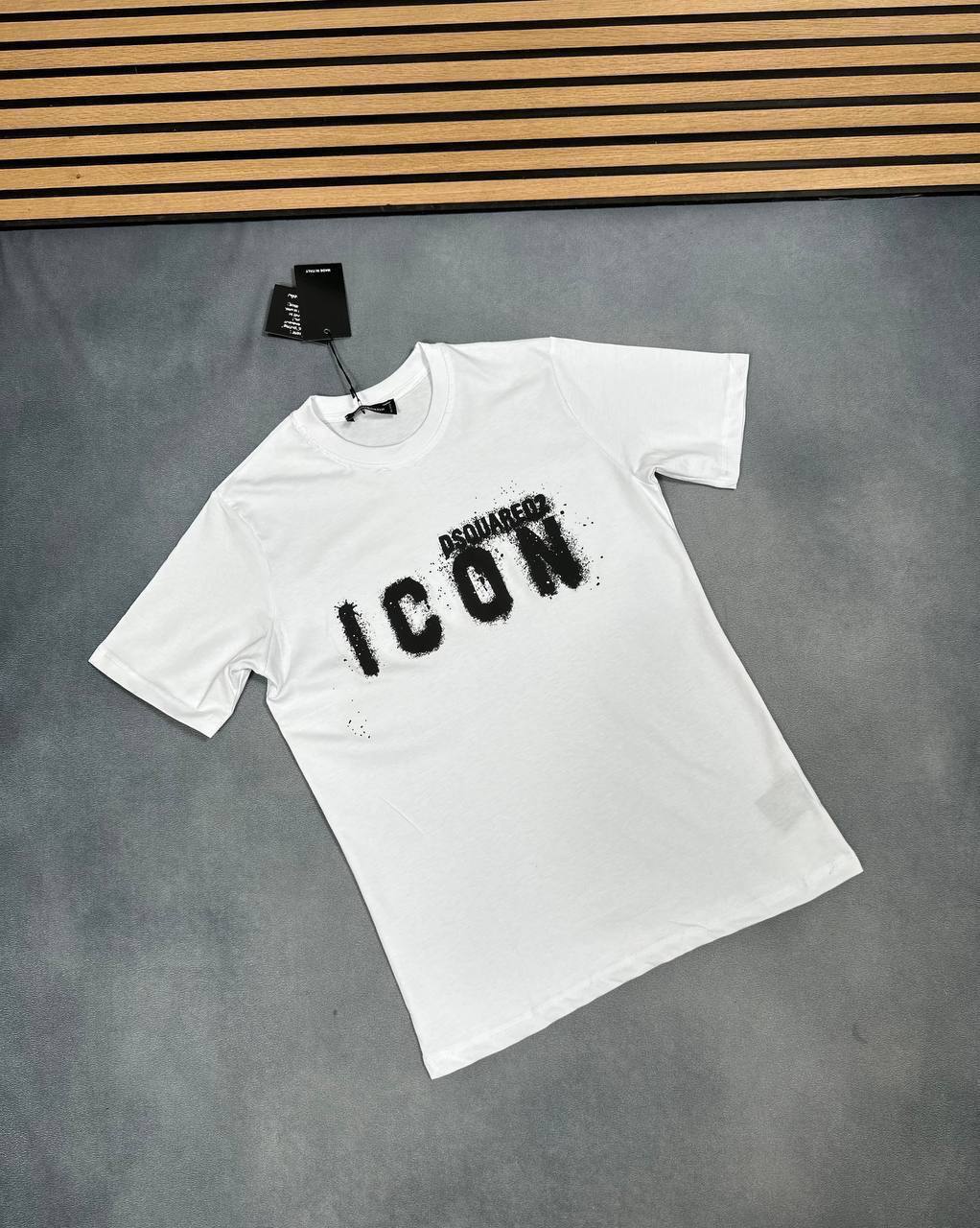 Dsquared2 Men's Icon Spray Logo-Print T-Shirt UK Reps AAA Quality