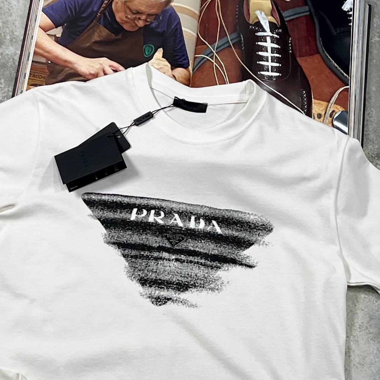 Prada Striped Brush-Stroke Logo T-Shirt AAA Quality UK Reps