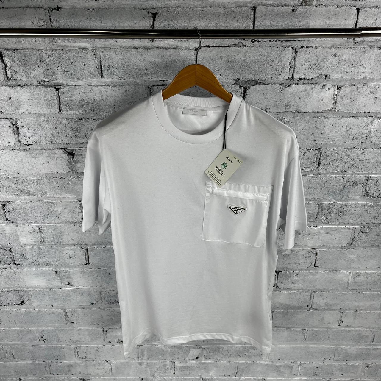 Givenchy Medallion Logo T-shirts UK Reps AAA Quality