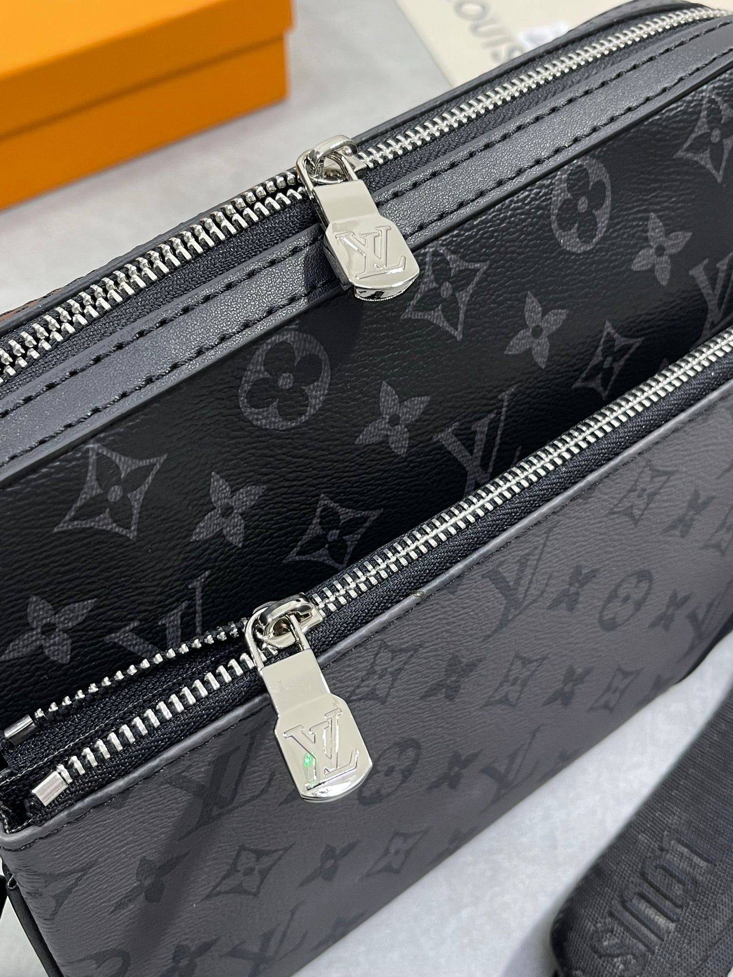 Louis Vuitton Trio Messenger bag UK Reps AAA Quality