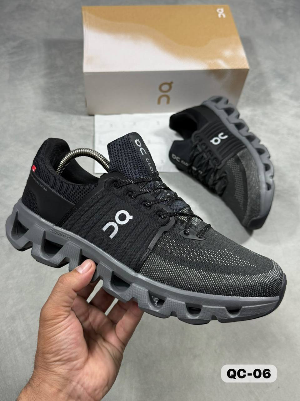 On CloudsWift 4 AD in Black / Rock AAA Quality UK Reps
