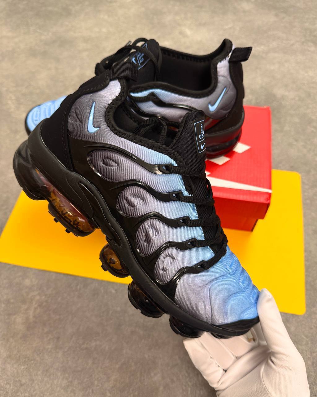 Nike Air Vapormax Plus Replica trainers in black and grey For MEN Sale UK