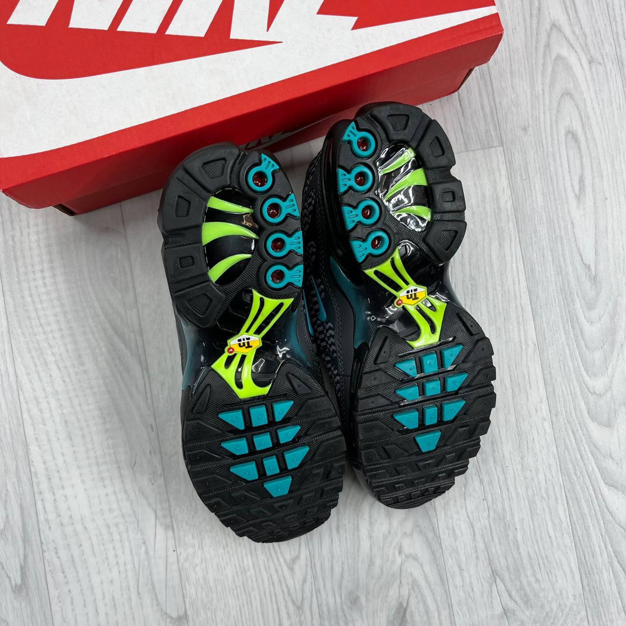 Nike Air Max Plus Champions League  Trainers for MEN AAA Quality Sneakers UK