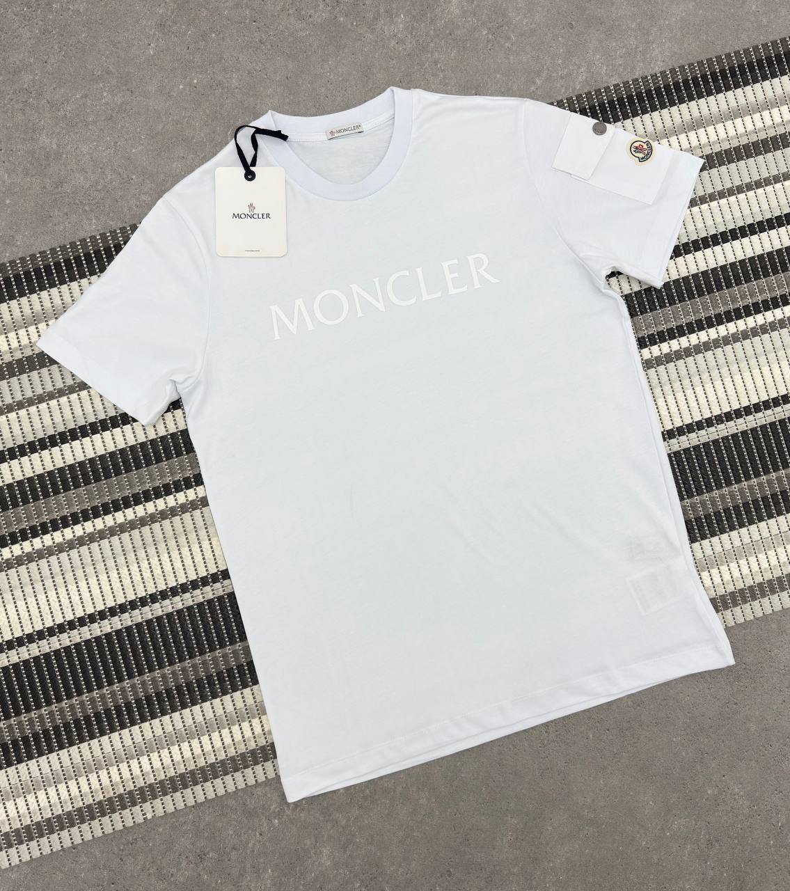 Moncler Crewneck Arm Pocket Logo T-Shirt Mens in Multiple Colors Best Sale UK Reps AAA Quality