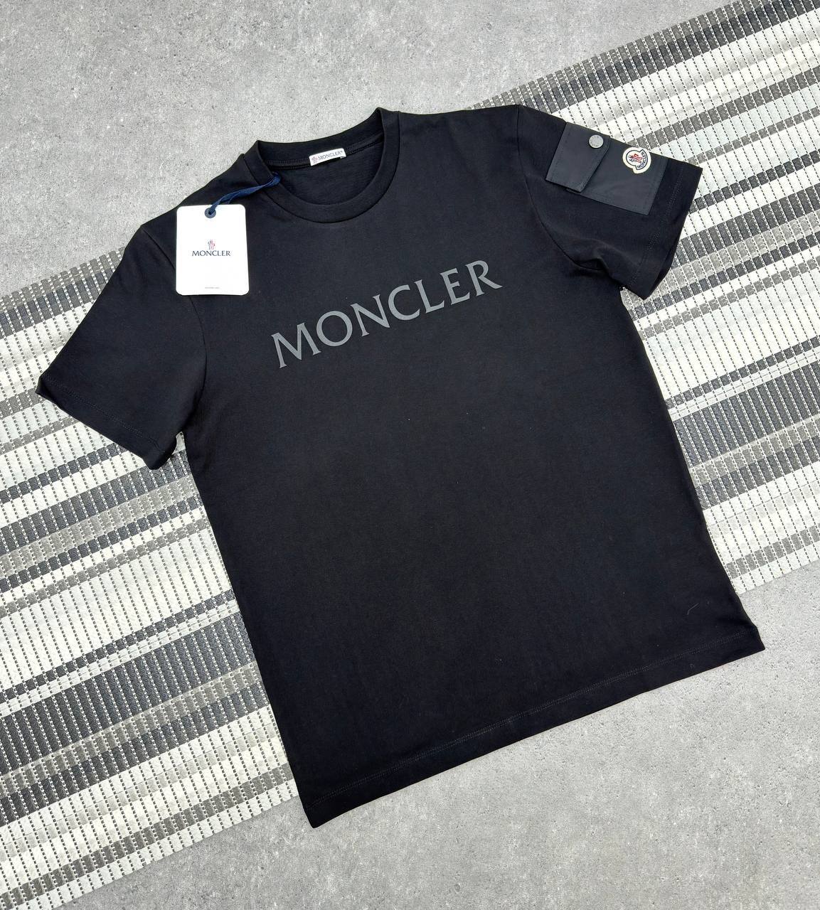 Moncler Crewneck Arm Pocket Logo T-Shirt Mens in Multiple Colors Best Sale UK Reps AAA Quality