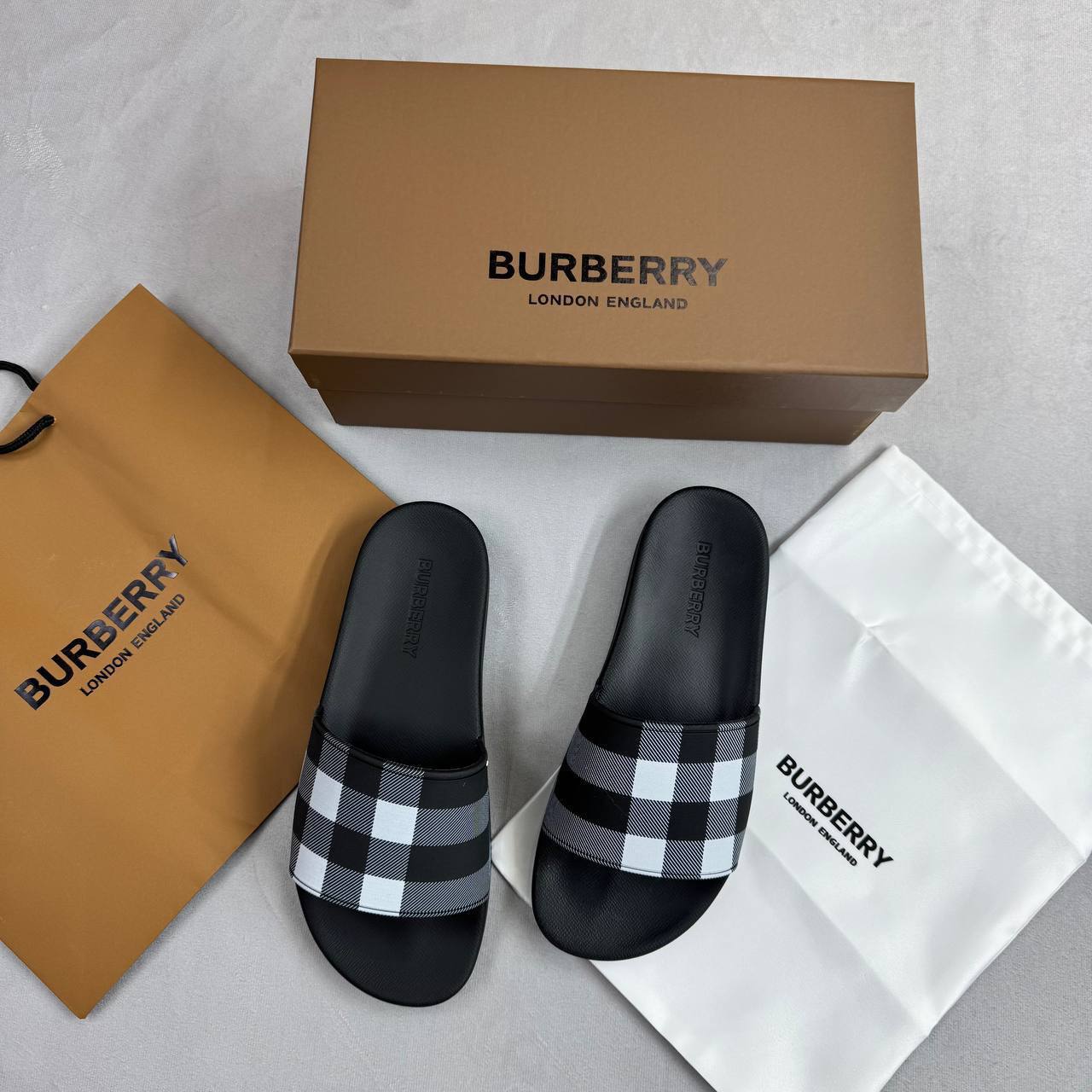Burberry Check Furley Sliders For Mens in Black UK Reps AAA Quality