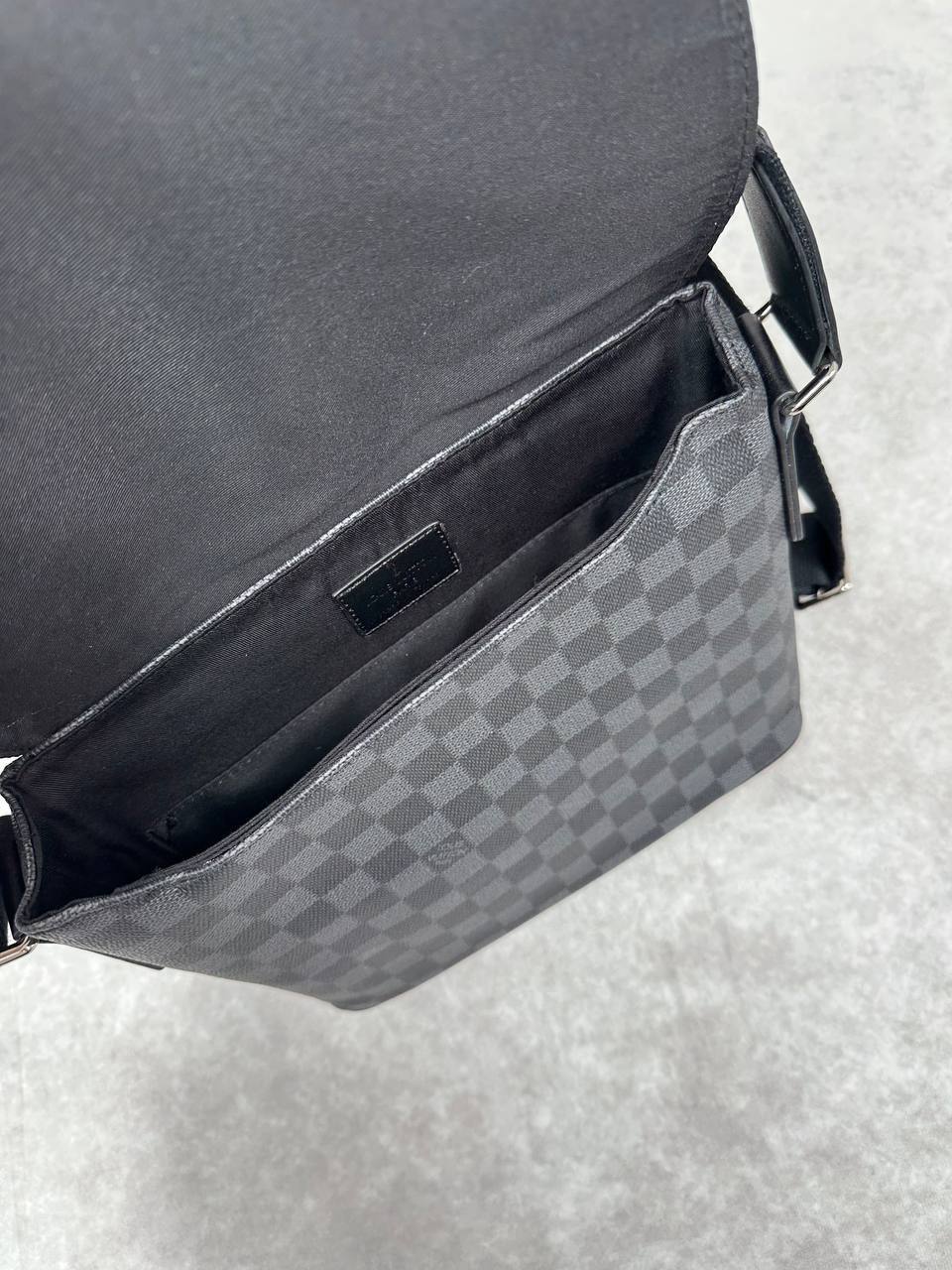 Louis Vuitton District Messenger Damier Graphite Canvas Bag For Mens in Black Best Sale UK Reps AAA Quality