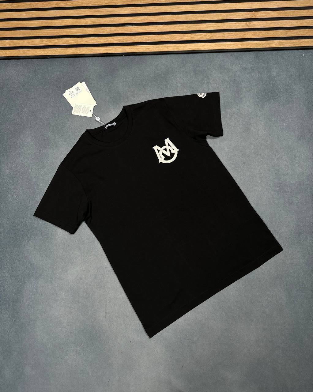 Moncler Logo-Patch T-Shirts Mens Short Sleeves Round Neck Best Sale UK Reps AAA Quality