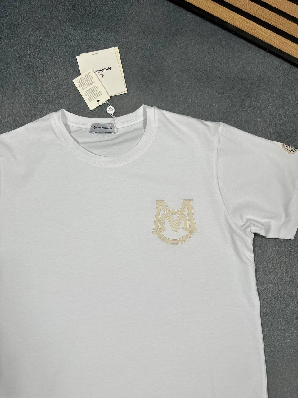 Moncler Logo-Patch T-Shirts Mens Short Sleeves Round Neck Best Sale UK Reps AAA Quality