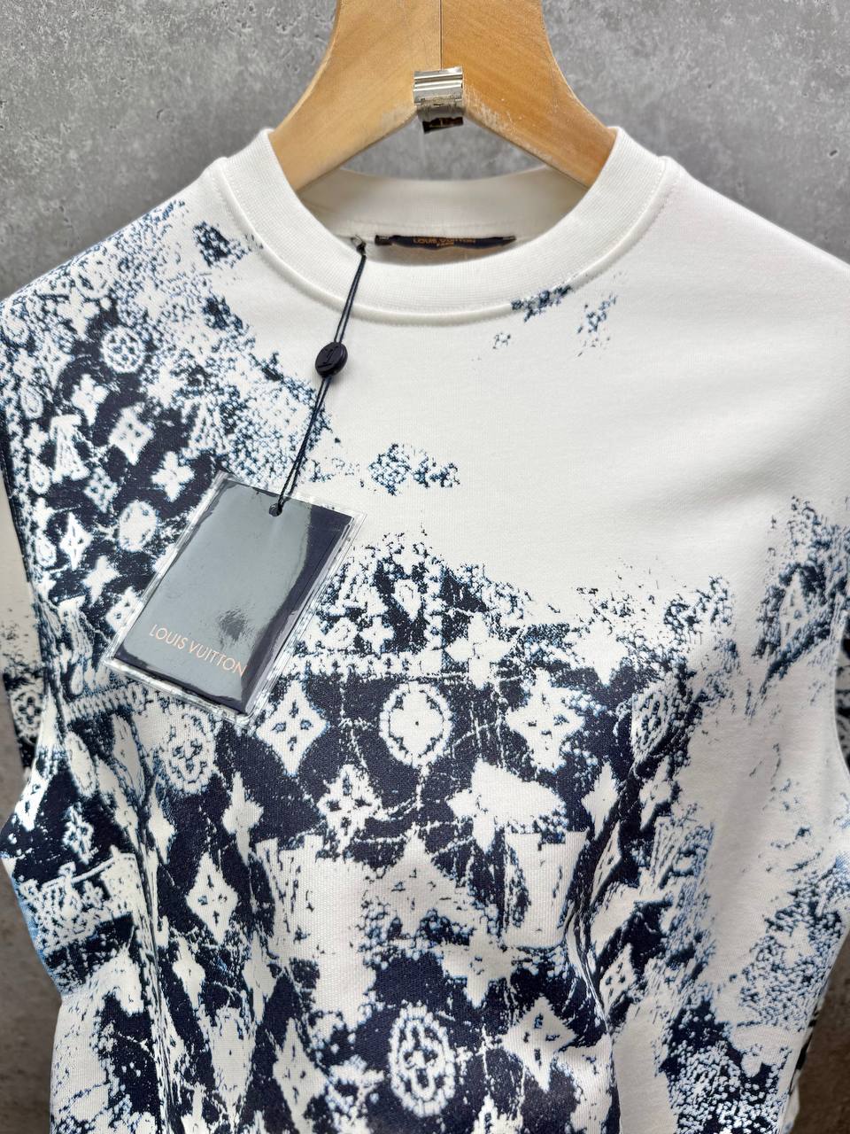 Louis Vuitton Monogram Bandana Jumpers in 2 Colors Mens Best Sale UK Reps AAA Quality