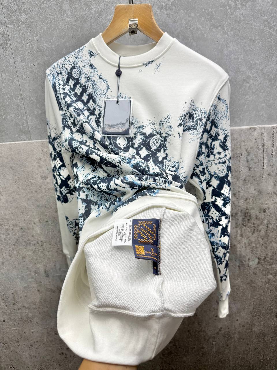 Louis Vuitton Monogram Bandana Jumpers in 2 Colors Mens Best Sale UK Reps AAA Quality