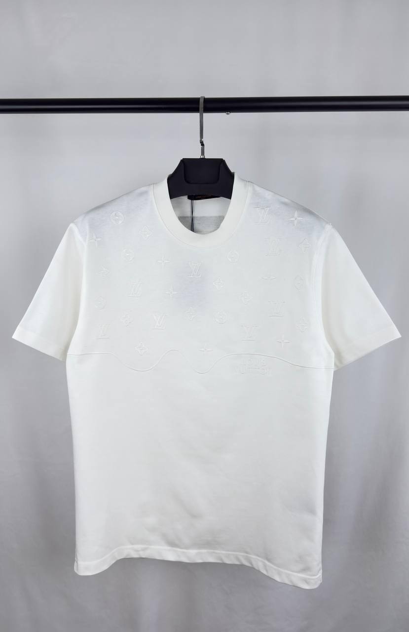 Louis Vuitton Embossed Logo Short Sleeve T-Shirt Mens in 2 Colors Best Sale UK Reps AAA Quality