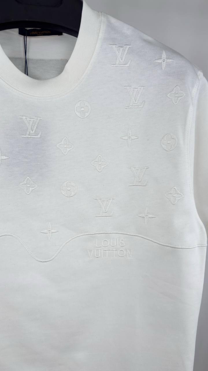 Louis Vuitton Embossed Logo Short Sleeve T-Shirt Mens in 2 Colors Best Sale UK Reps AAA Quality