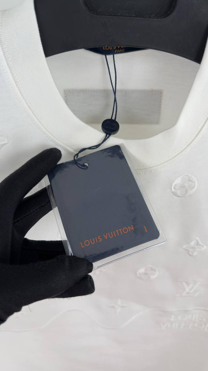 Louis Vuitton Embossed Logo Short Sleeve T-Shirt Mens in 2 Colors Best Sale UK Reps AAA Quality