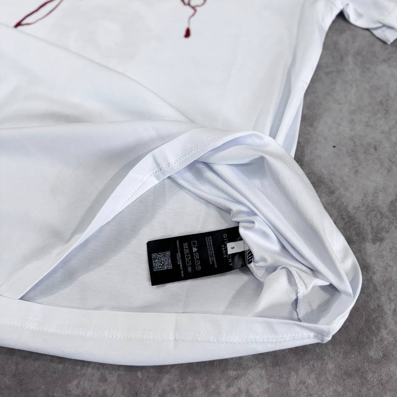 Givenchy Regular Fit T-Shirt Mens Graphic-Print in 2 Colors UK Reps AAA Quality