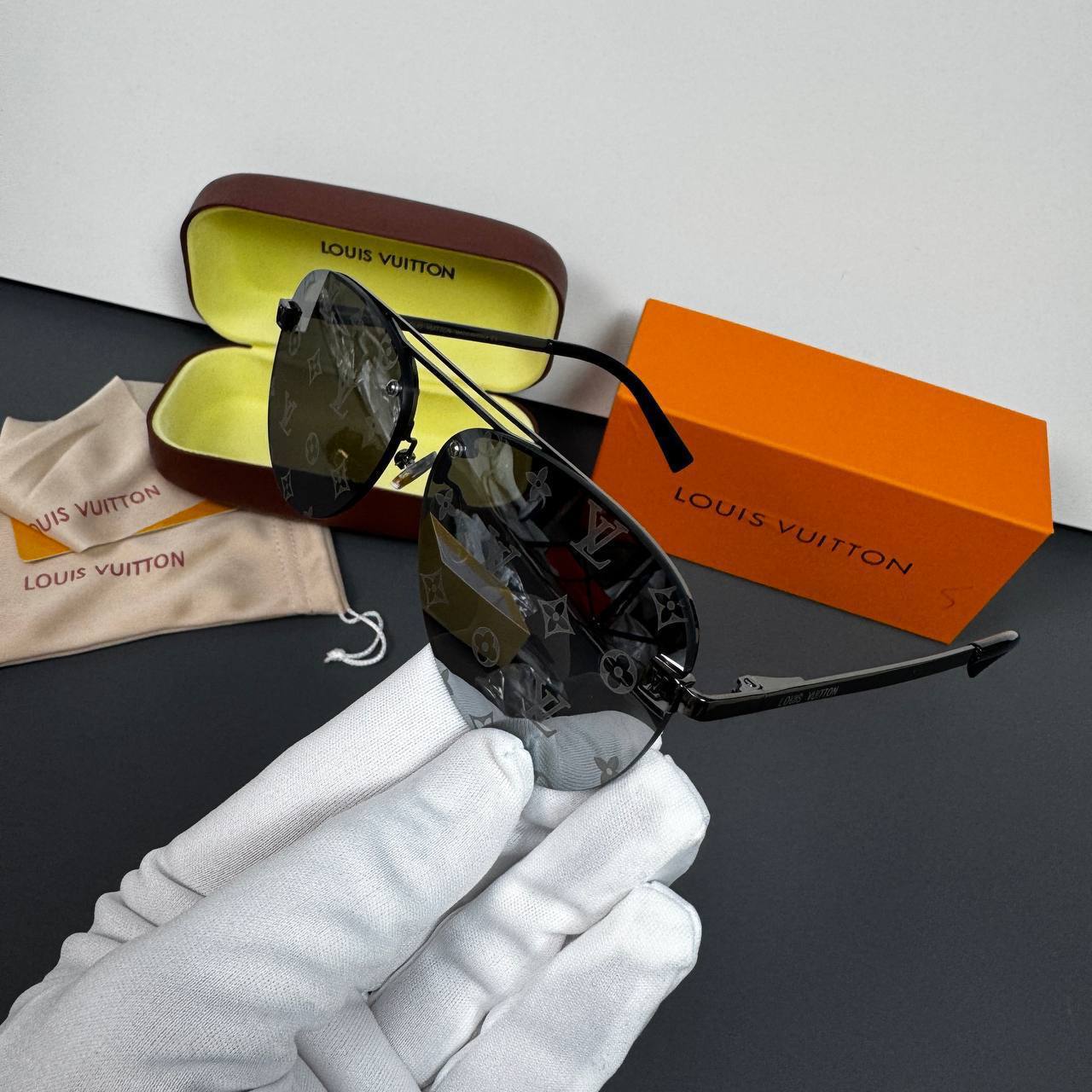 Louis Vuitton Signature Clockwise Sunglasses in Black Accessories Best Sale UK Reps AAA Quality