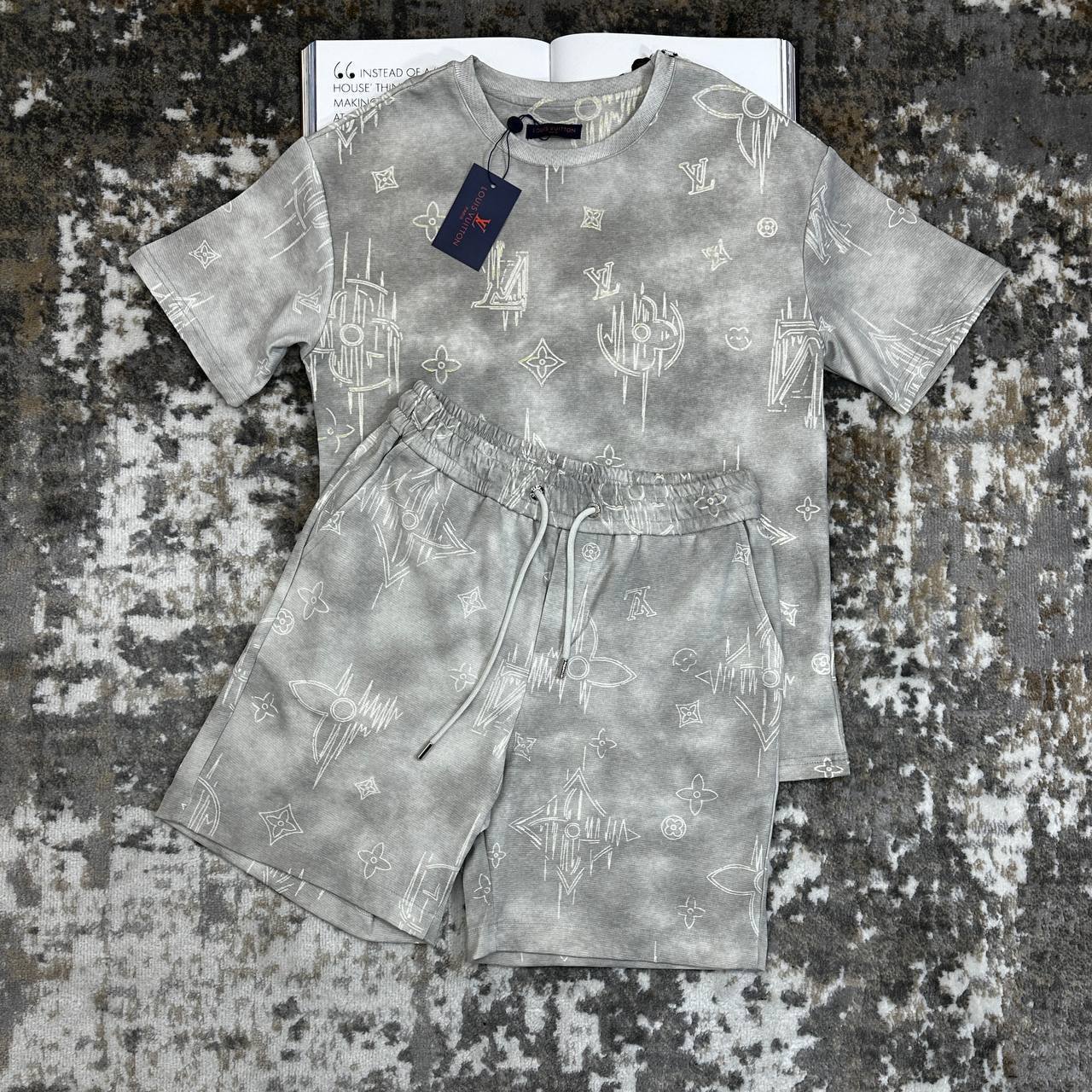 Louis Vuitton Summer New Men's Outdoor Leisure 3D Printed Round Neck T-Shirts & Shorts Set Mens UK Reps AAA Quality