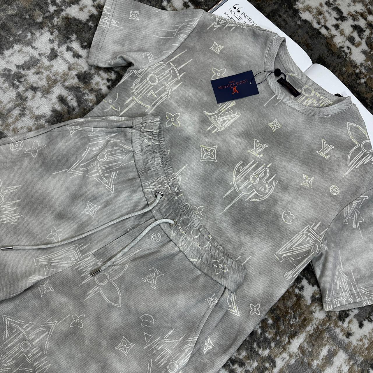 Louis Vuitton Summer New Men's Outdoor Leisure 3D Printed Round Neck T-Shirts & Shorts Set Mens UK Reps AAA Quality