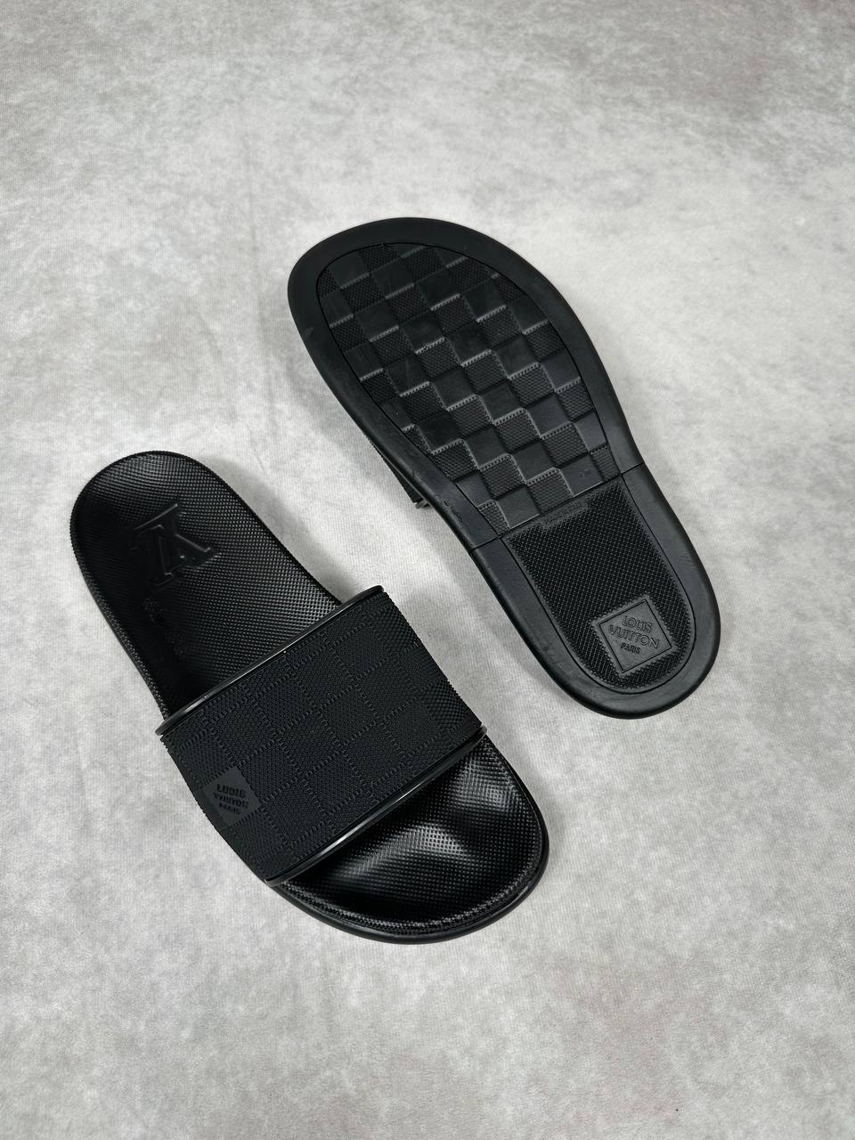 Louis Vuitton Rubber Sliders Mens in Black Color Best Sale UK Reps AAA Quality