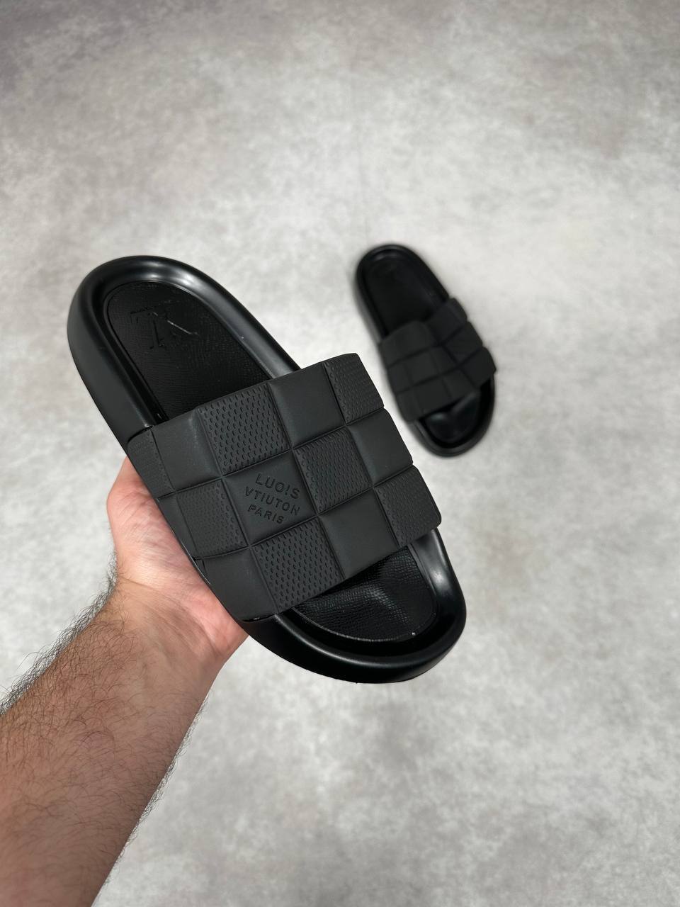 Louis Vuitton Waterfront Rubber Sole Stylish Textured Sliders Mens in Black Color Best Sale UK Reps AAA Quality