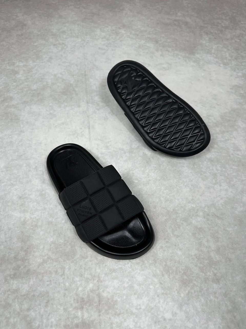 Louis Vuitton Waterfront Rubber Sole Stylish Textured Sliders Mens in Black Color Best Sale UK Reps AAA Quality