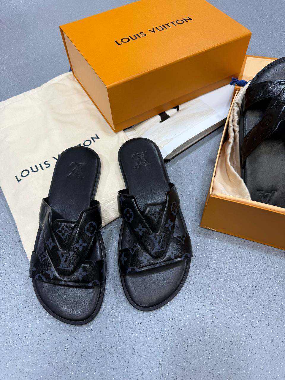 Louis Vuitton LV Oasis Men's Pure Leather Sliders in 2 Colors UK Reps AAA Quality