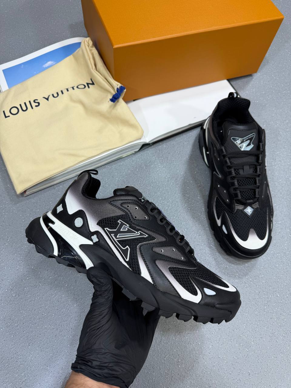 Louis Vuitton Runner Tactic Trainer Sneakers in Black/White Mens UK Reps AAA Quality