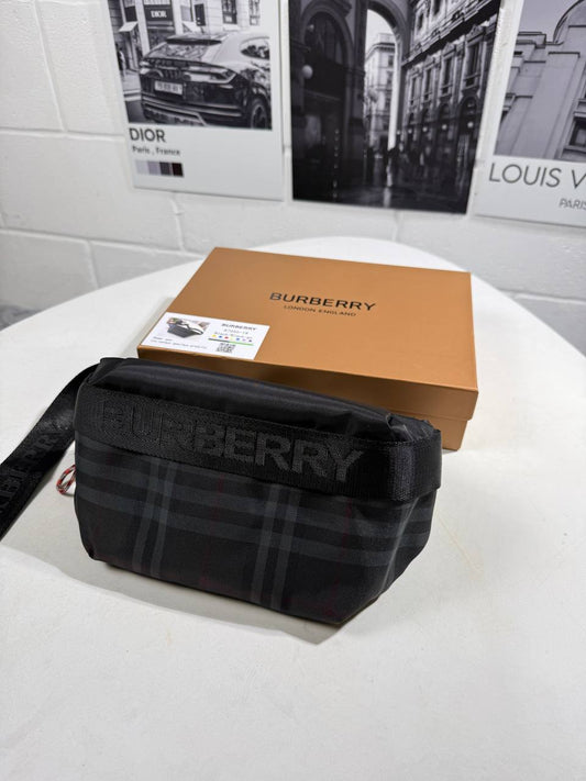 Burberry Sling Waist Bag For Mens in Black Color Cross Body Bag Best Sale UK Reps AAA Quality